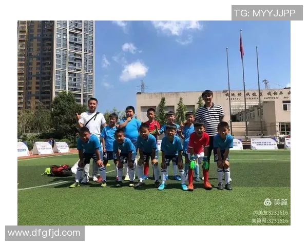 如何用英语描绘足球明星的魅力与风采